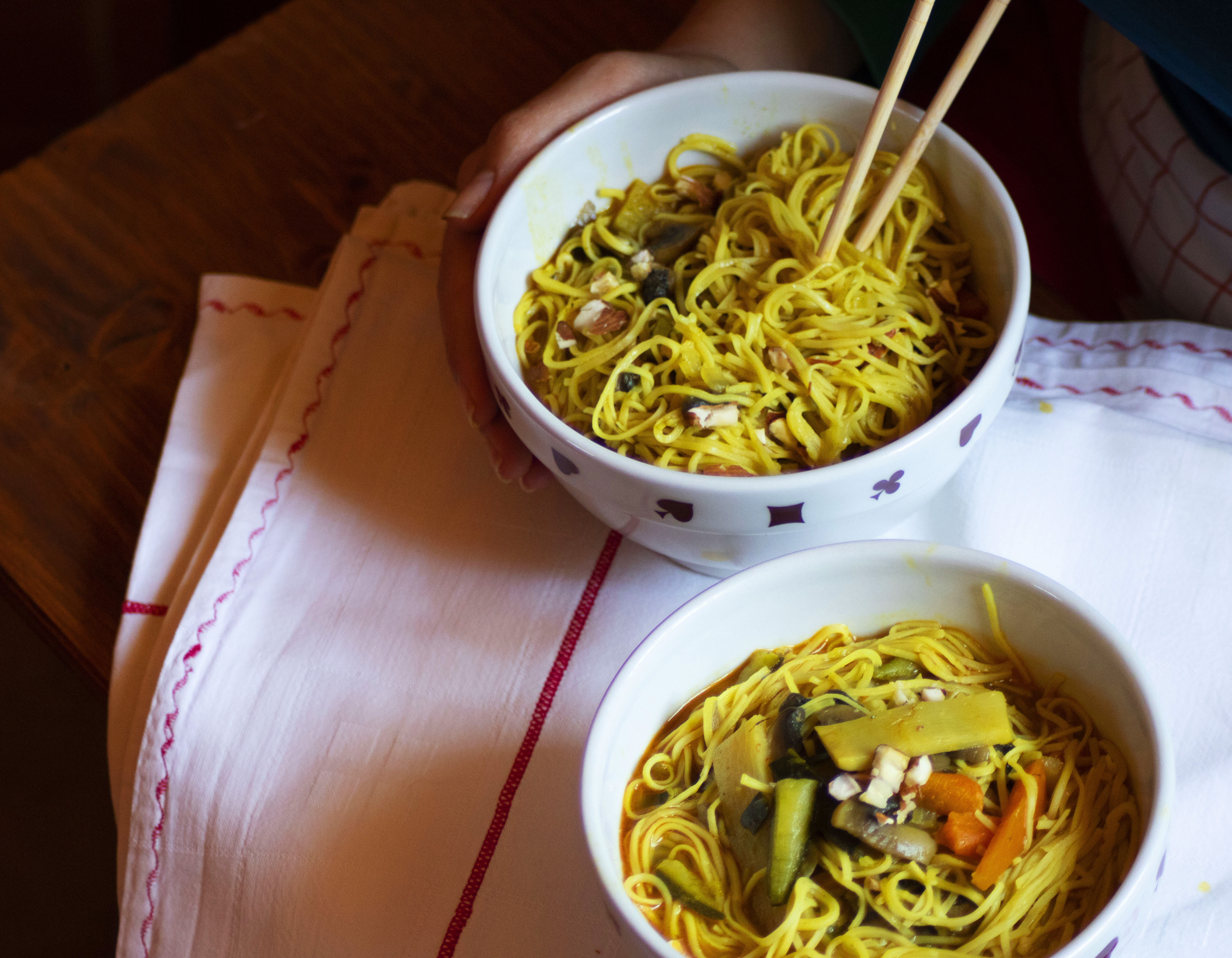 La ricetta dei miei Veg Noodles: sapori orientali a tavola.