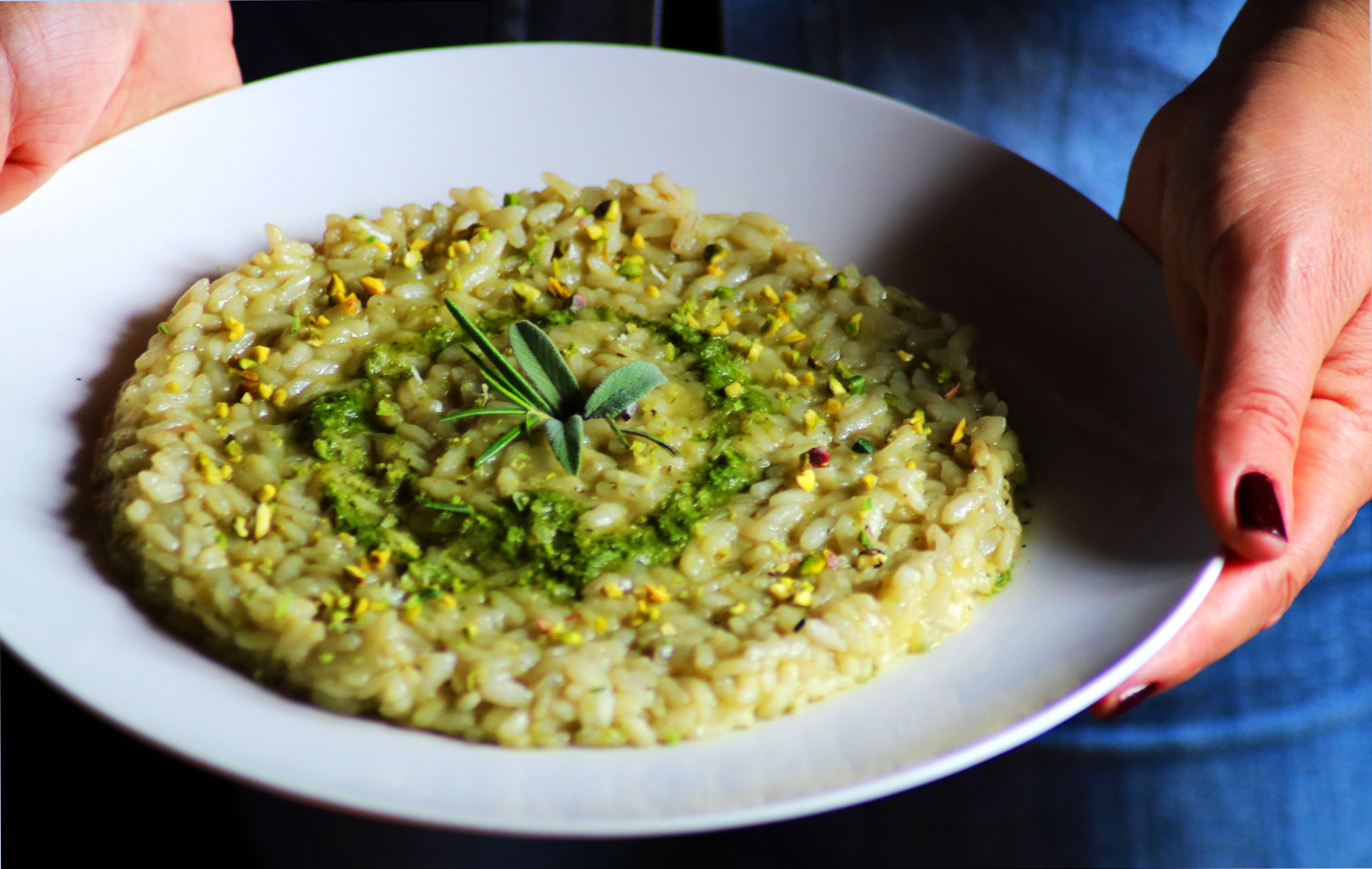 Risotto d'autunno: con erbe aromatiche, granella di pistacchio e limoni Verdelli