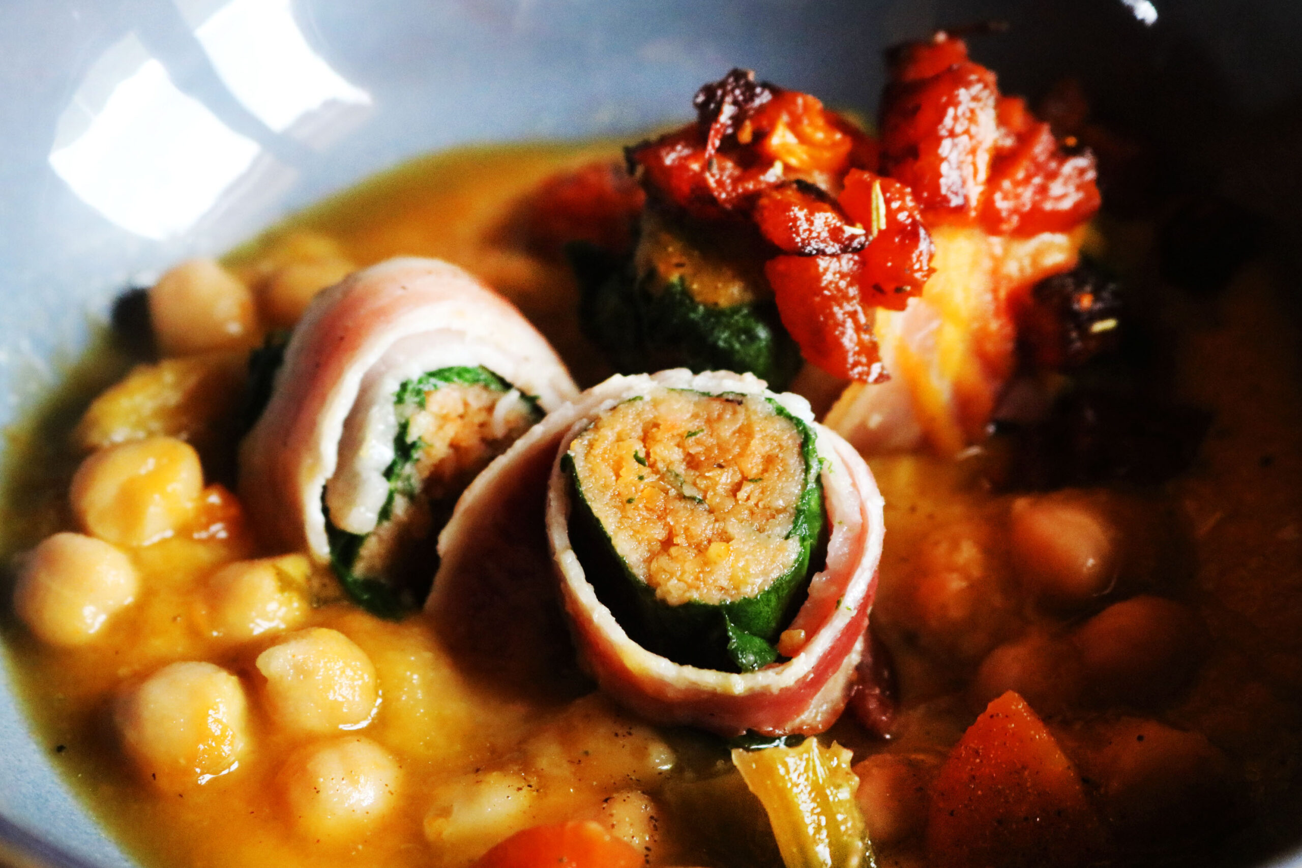 Involtini di cicoria con zuppa di ceci